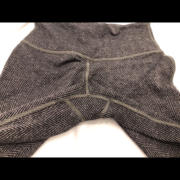 Lululemon yoga pants - Picture 9 of 9